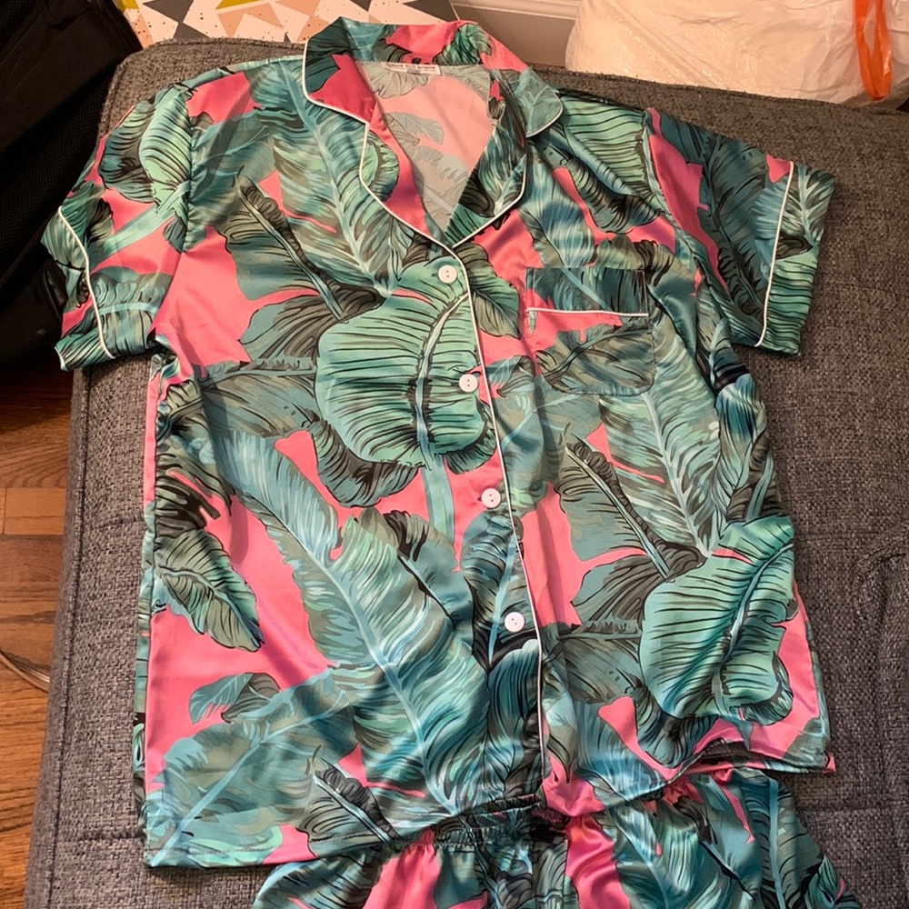 NWOT satin pajama set size M